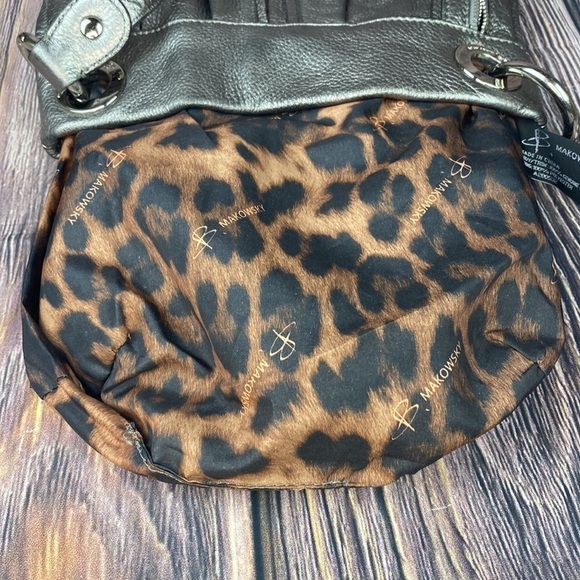 B Makowsky Silver Metallic Bag - Picture 9 of 14